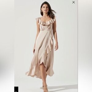 NWT Astr The Label‎ Beige Wilshire Ruffle Open Back Satin Midi Dress Size XL